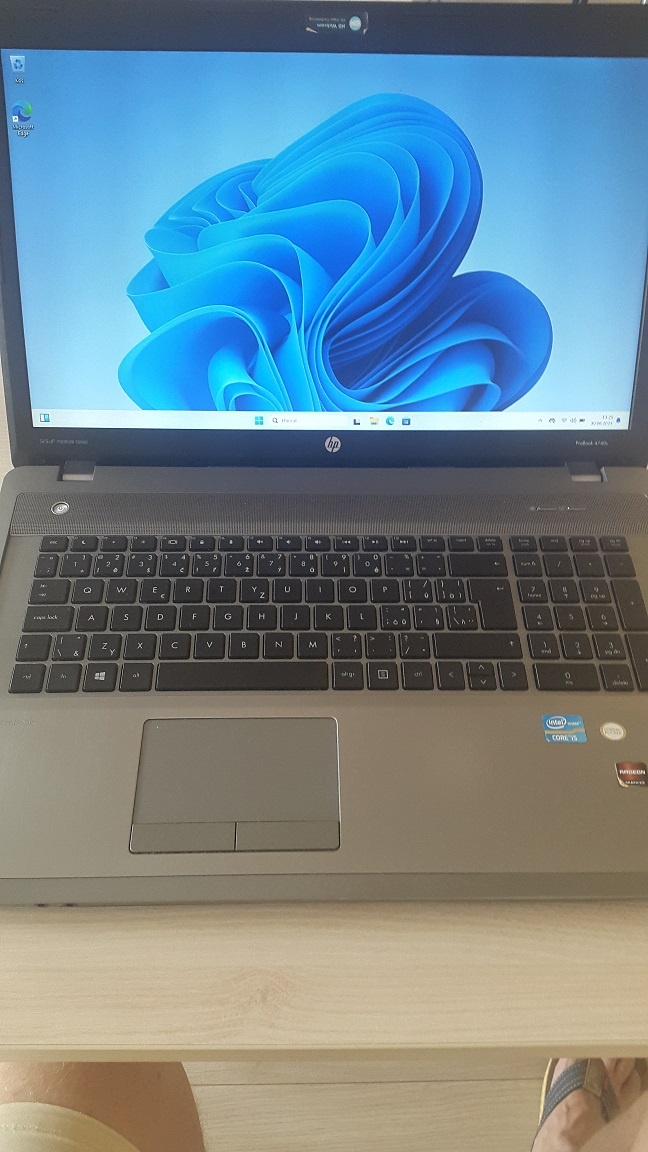 Funkční notebook HP 4740s 17"