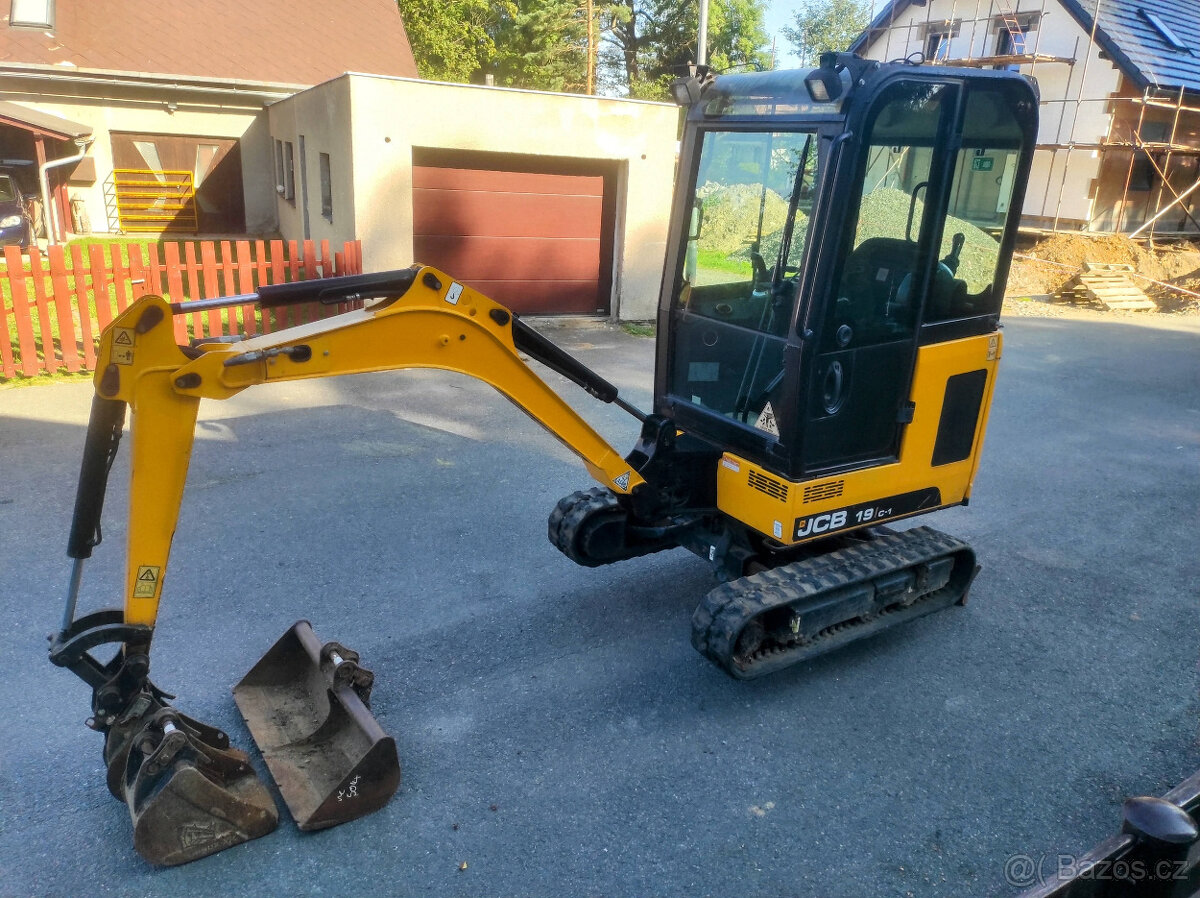 Minibagr JCB 19C-1, 1100mth, r. 2018, roztah.pásy, 2x lžíce