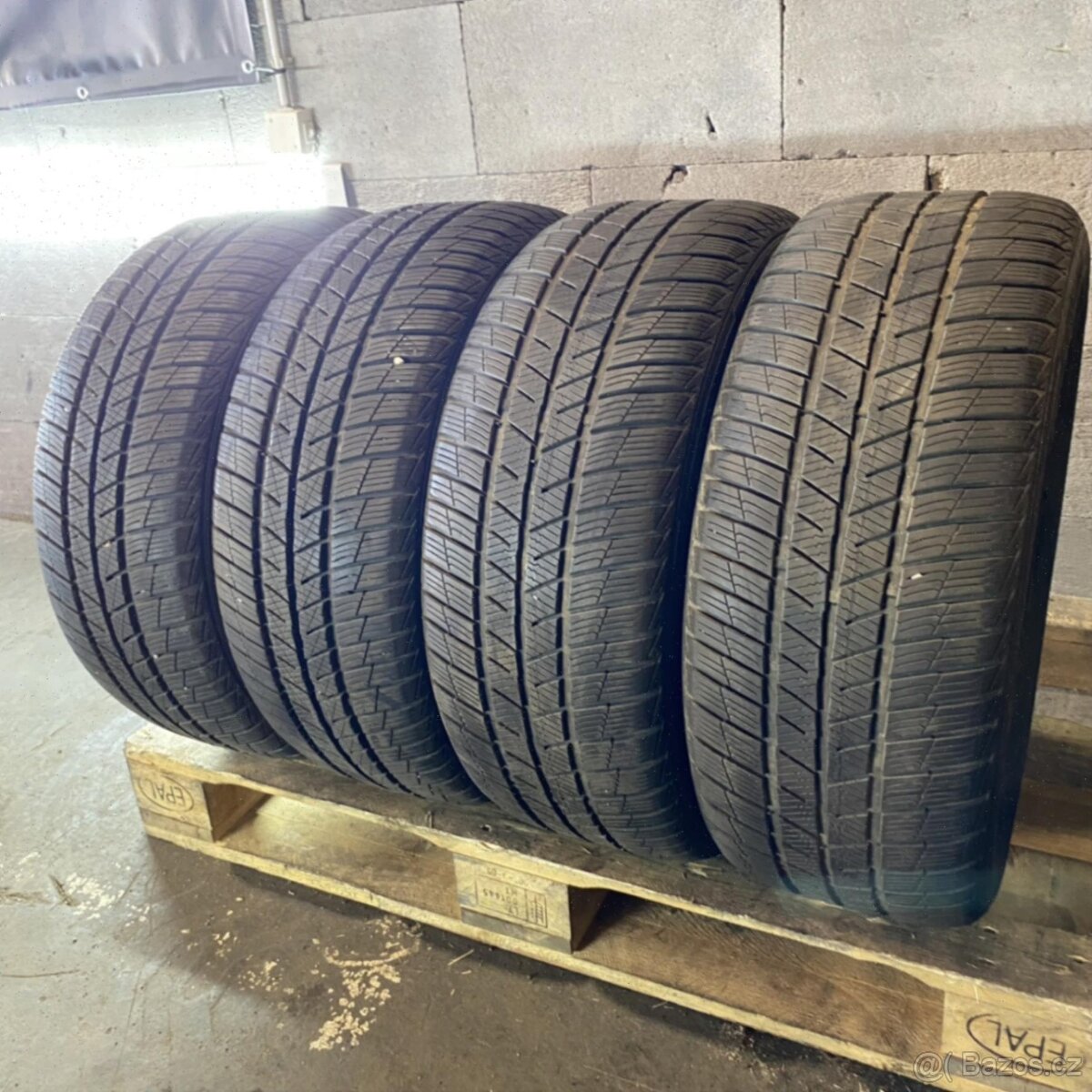 Zimní pneu 235/55 R17 103V Barum 6mm