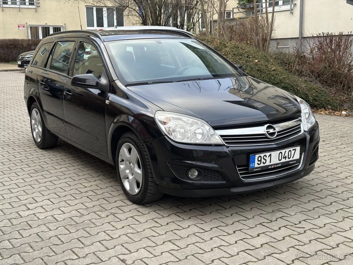 Opel Astra H 1.6 16V Caravan Combi ALU kola Původ ČR Tažné