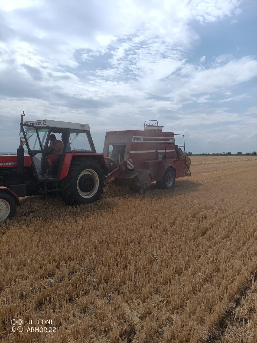 Hesston 4700