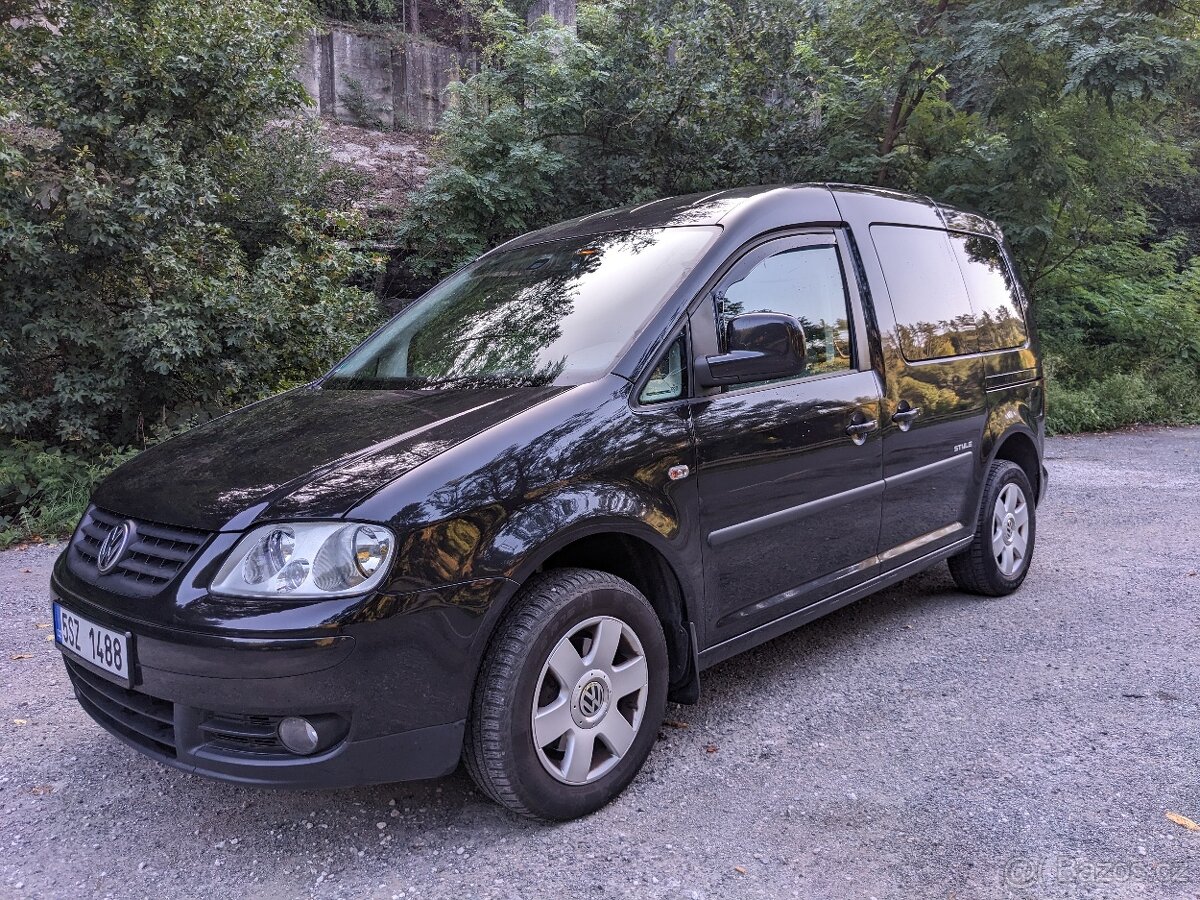 VW Caddy STYLE  1.6 mpi 75kw. Najeto 157 tis km.