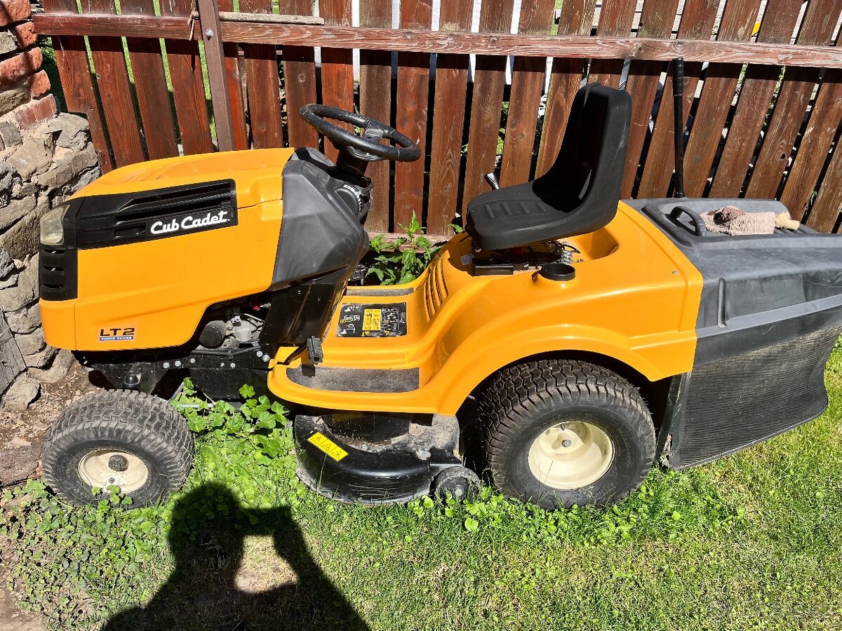 Cub Cadet LT2 - zahradni traktor