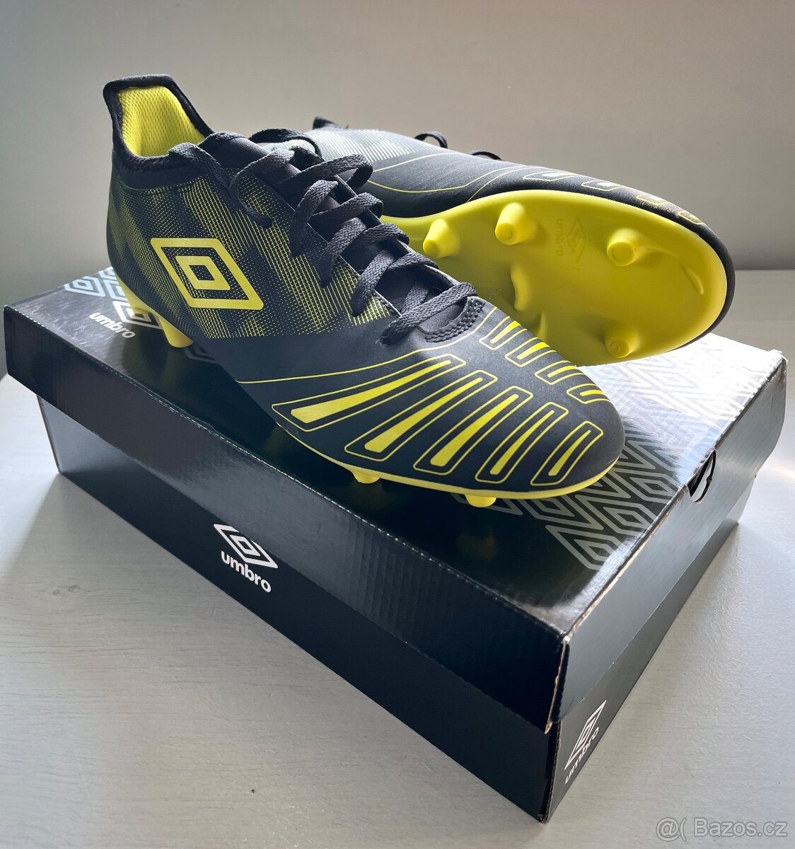 Kopacky Fotbalovy boty Umbro Accuro II FG Vel. 45