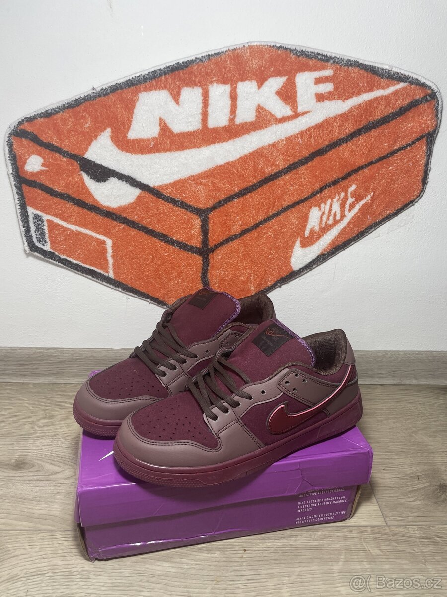 Nike SB Dunk Burgundy Crush