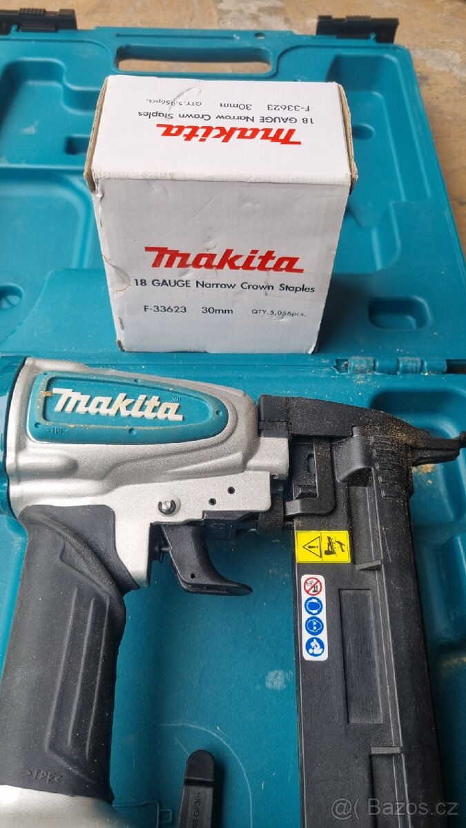 Pneumatická sponkovačka Makita AT638A