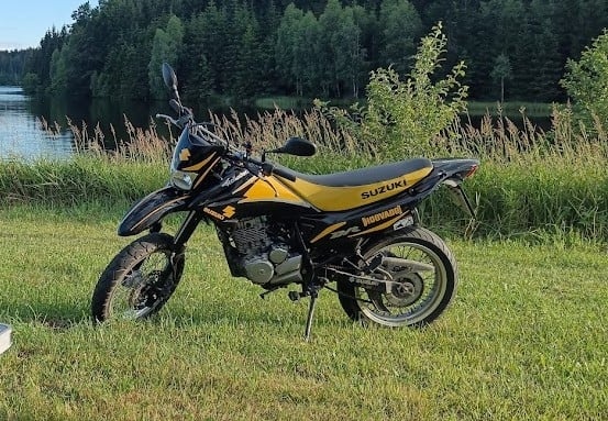 Suzuki DR 125 sm 2010