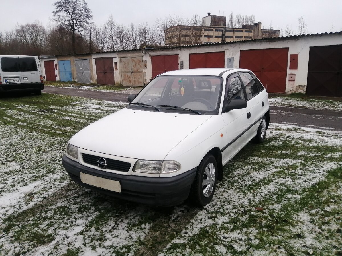 Opel Astra f 1.6i hezký youngtimer