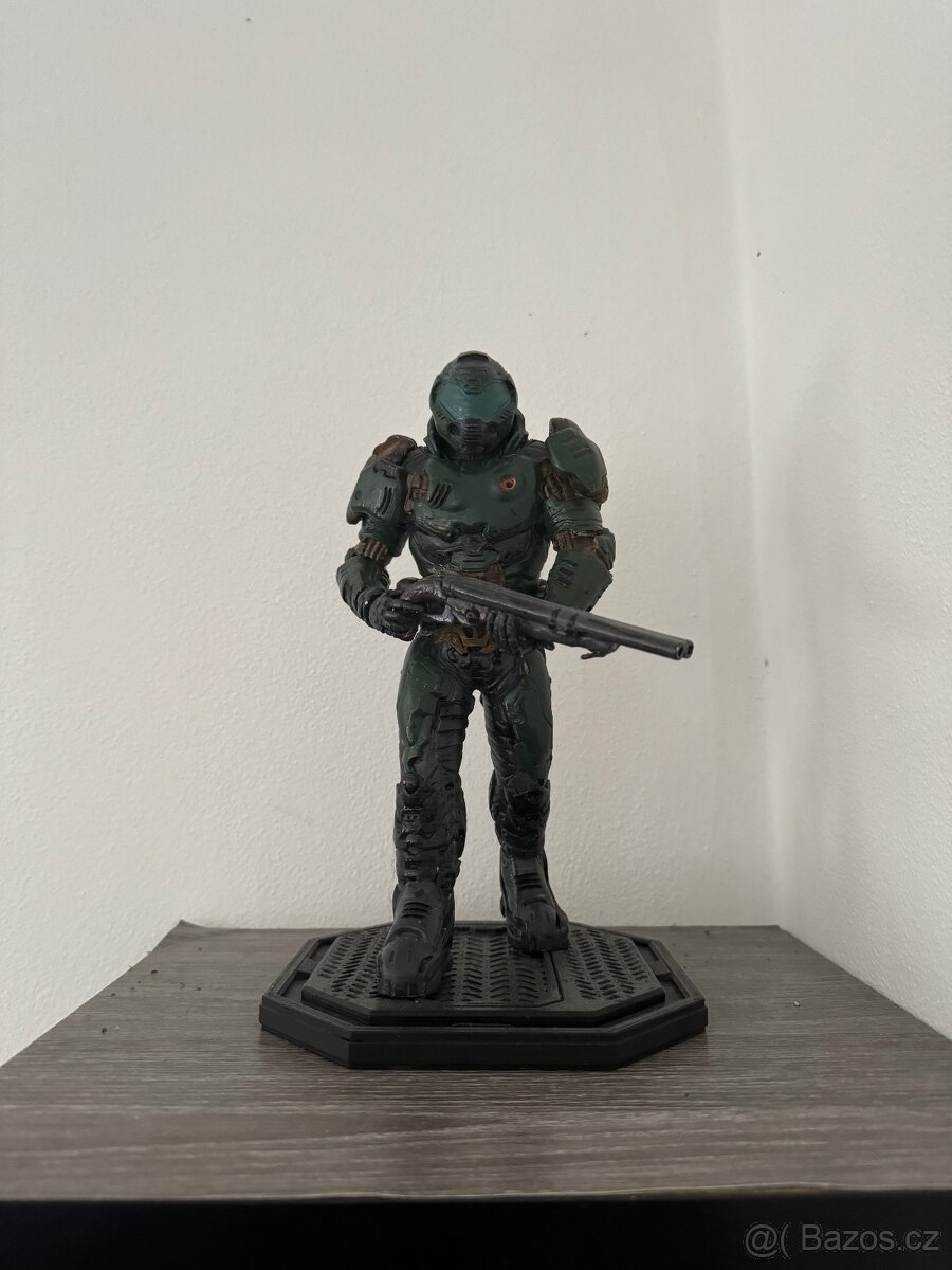 Doom guy figurka