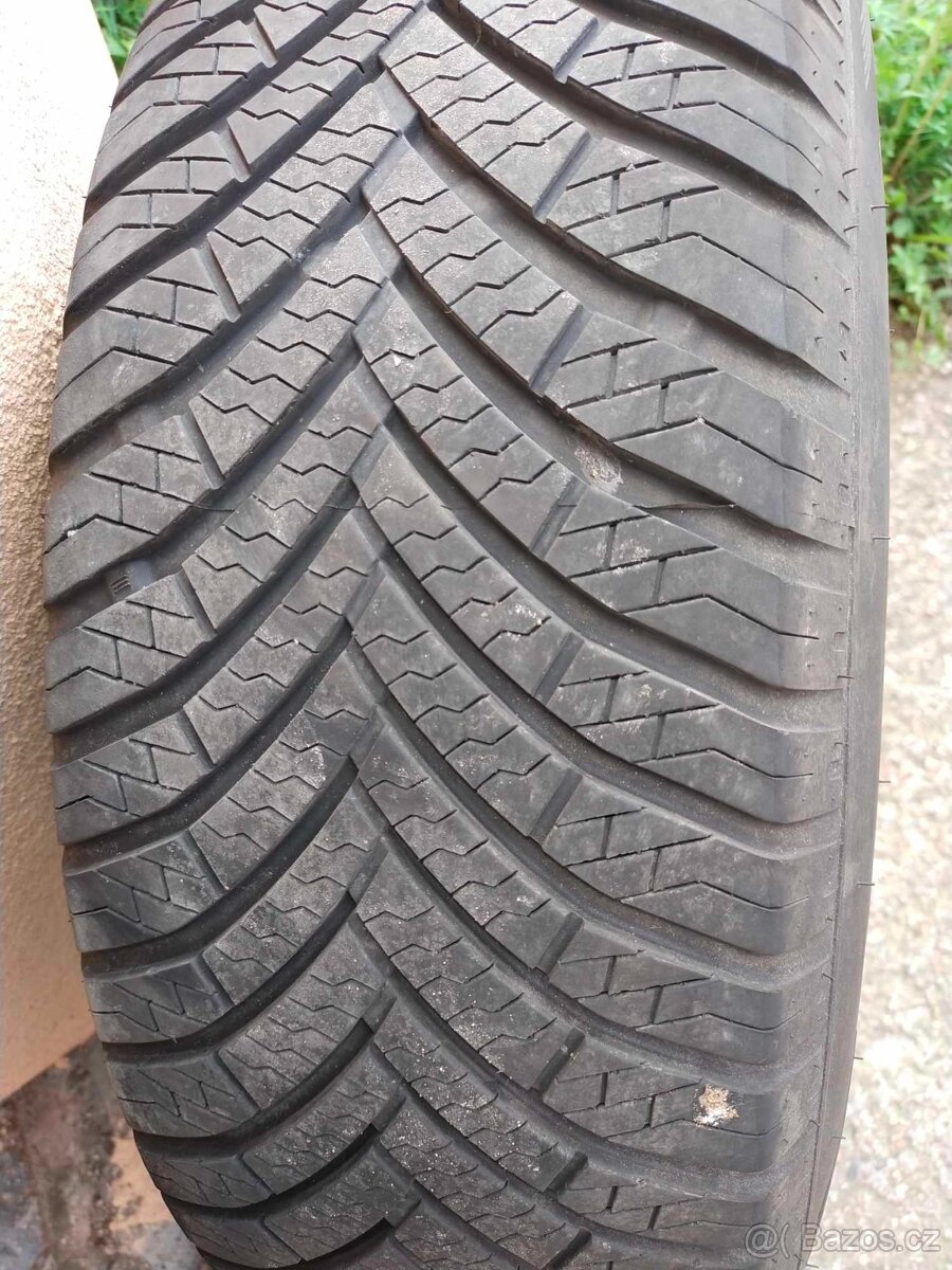 Pneumatiky 215/70 R16  100H celoroční