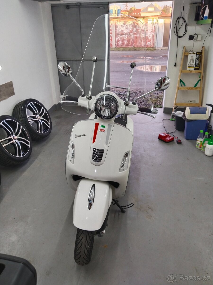 Vespa 300