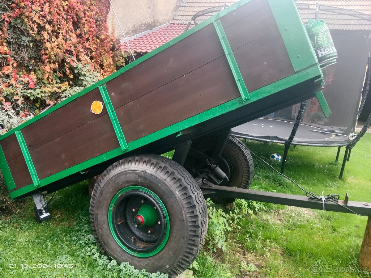 Sklápěcí kára za traktor