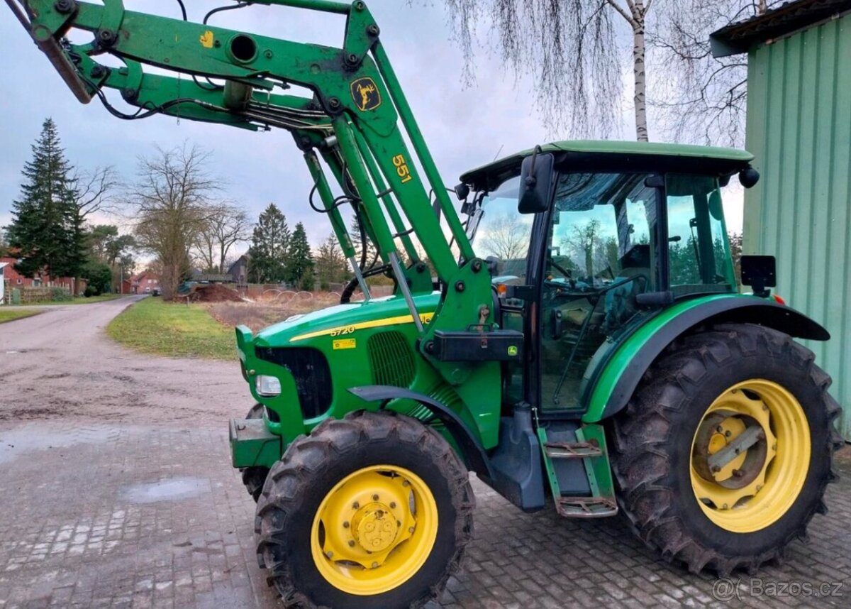 Traktor John Deere 5720 RV 2004 ČN John Deere 551