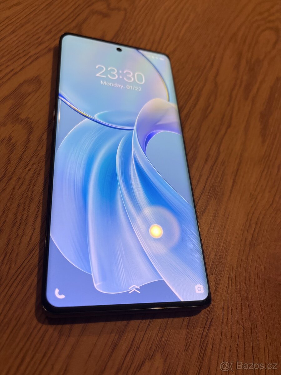 VIVO Y100, nový