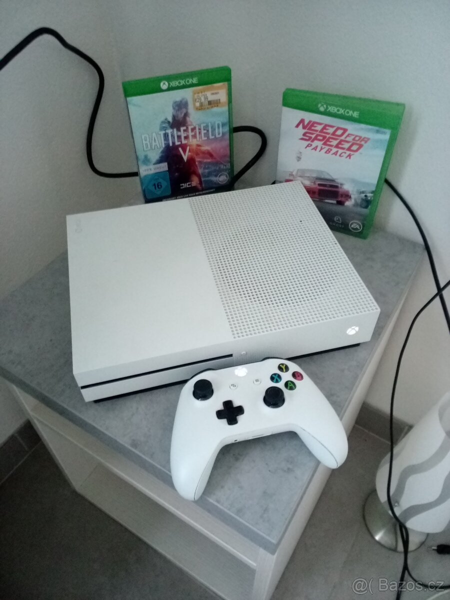 Xbox one s, 500 Gb, 2x ovladač, 2xhra