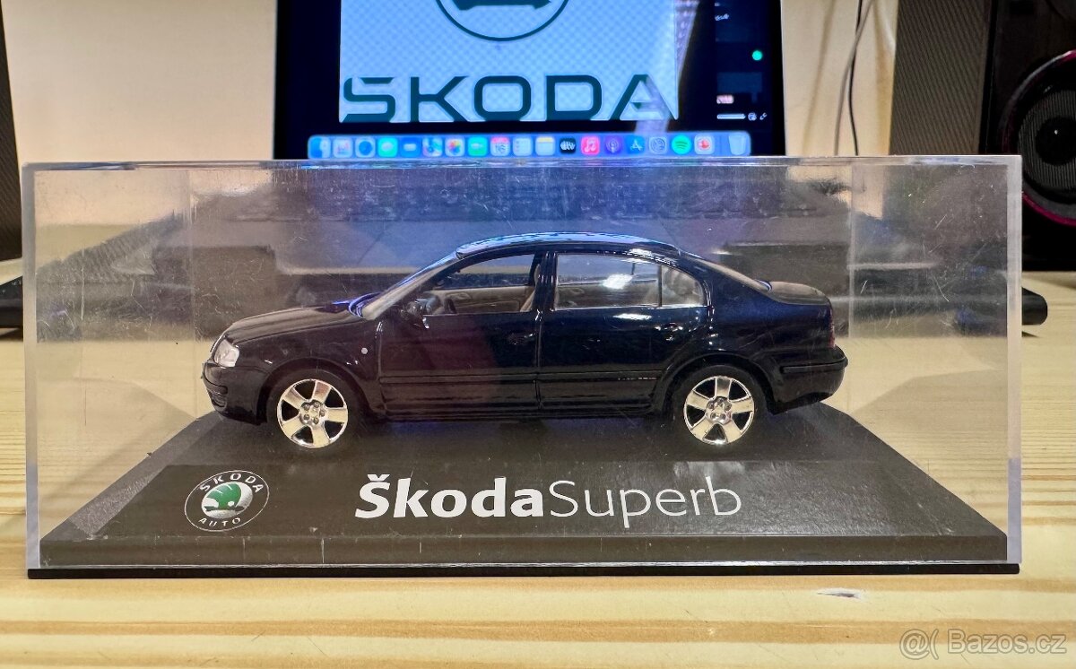 Škoda Superb 1 Tmavě modrá metalíza 1:43 Kaden, unikát