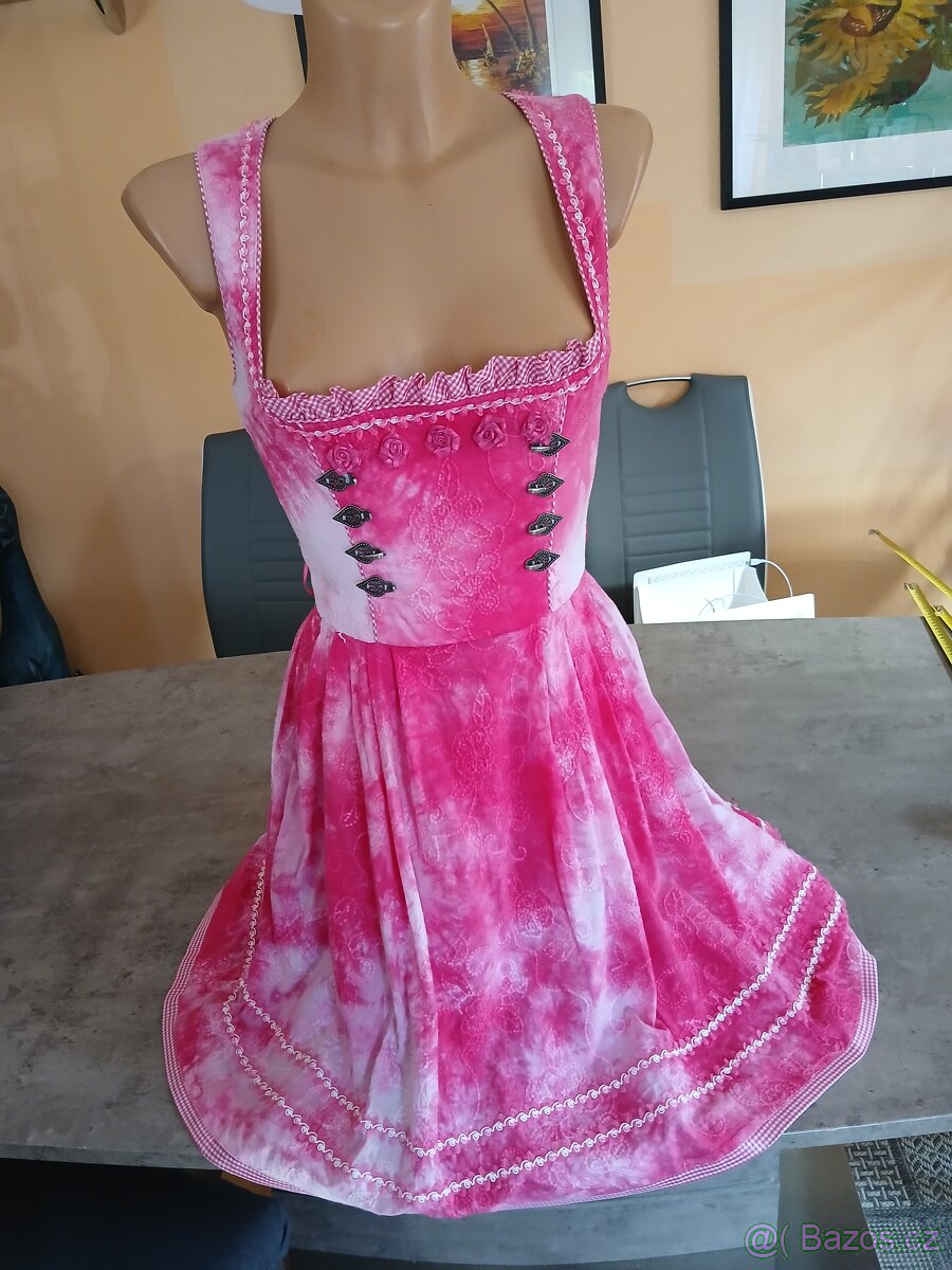 Krojové šaty dirndl vel.32