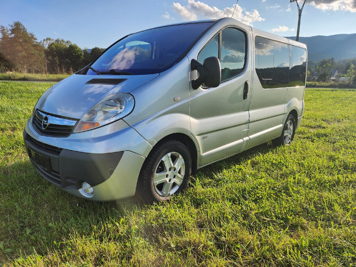 Opel Vivaro Westfalia life 2,5 CDTI kempové vozidlo