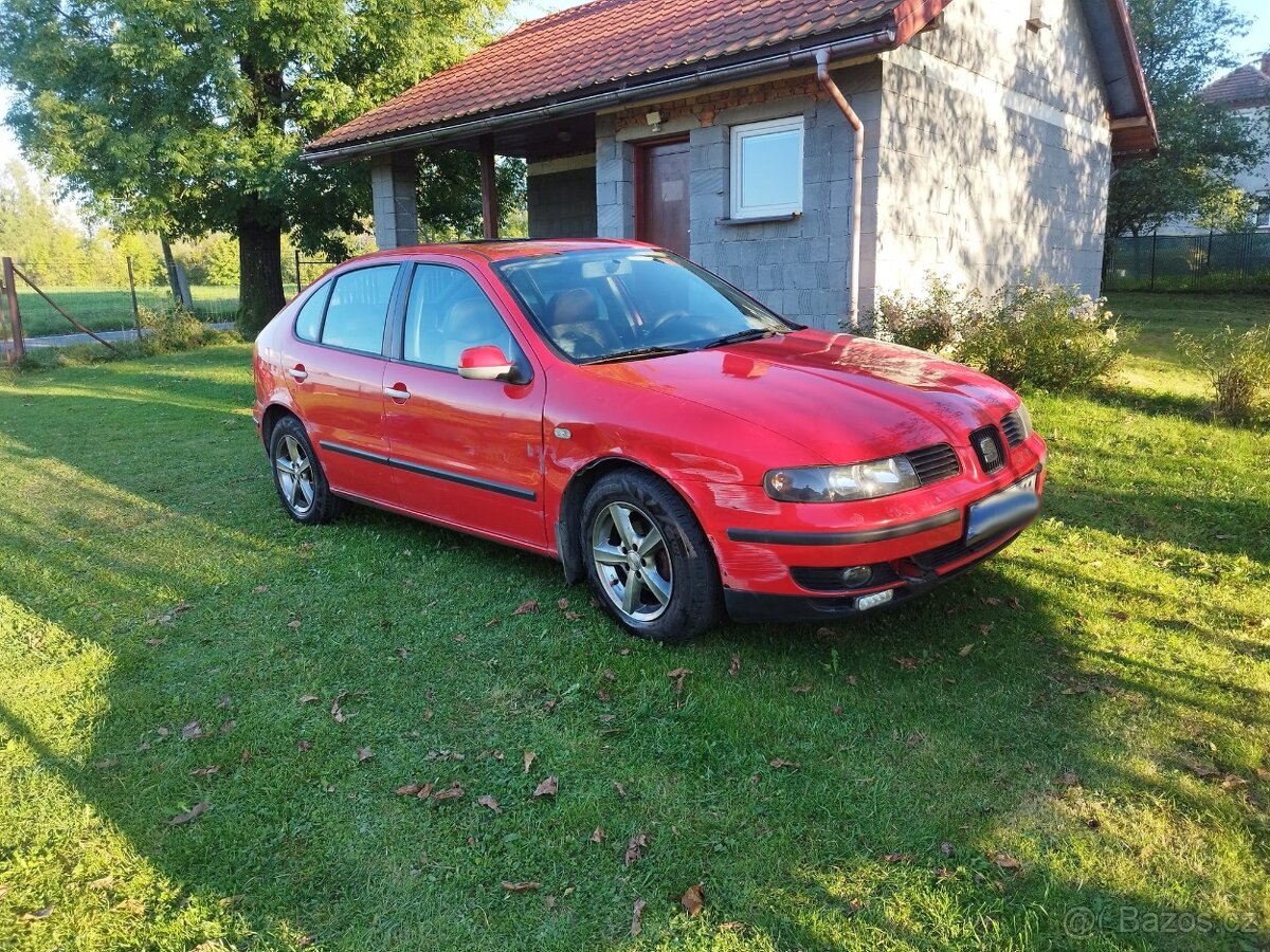 Seat Leon 1.6 Benzín havarováno. Pojízdné