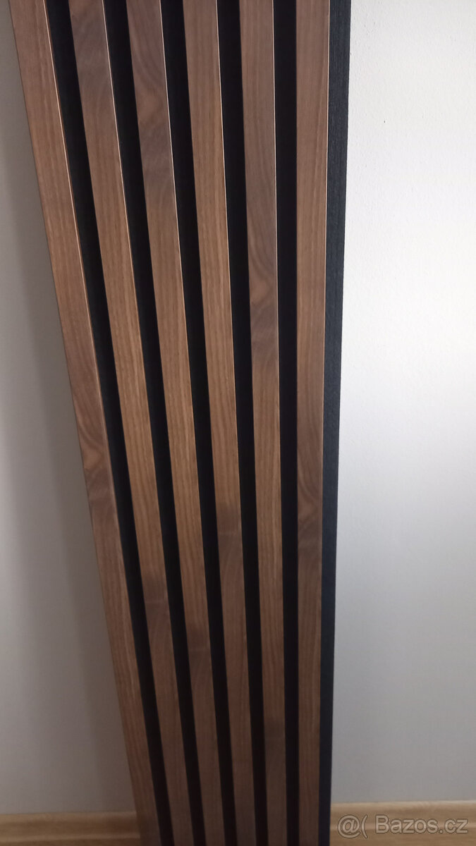 Akustické panely na zeď - dřevěné lamely na plsti