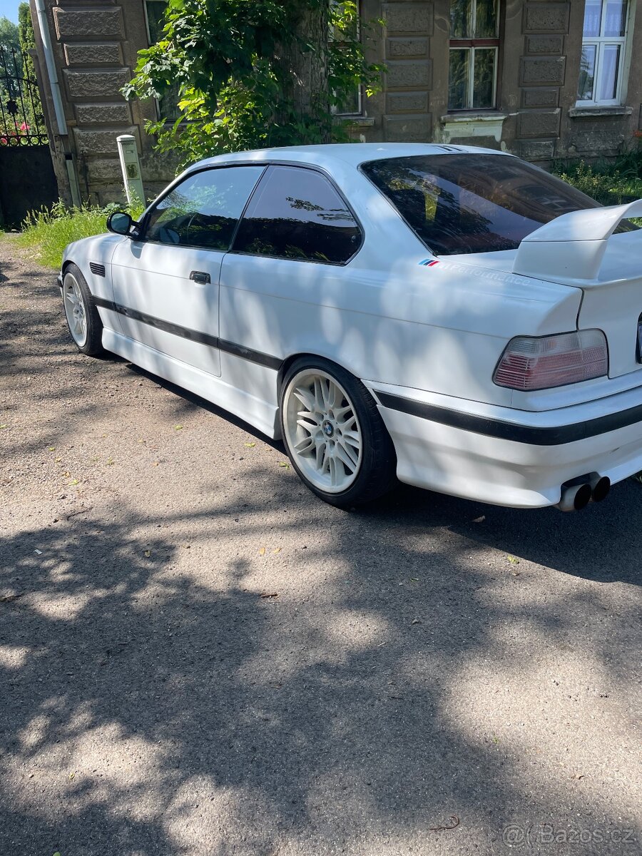 BMW E36coupe swap 325i 141kwZlevněno