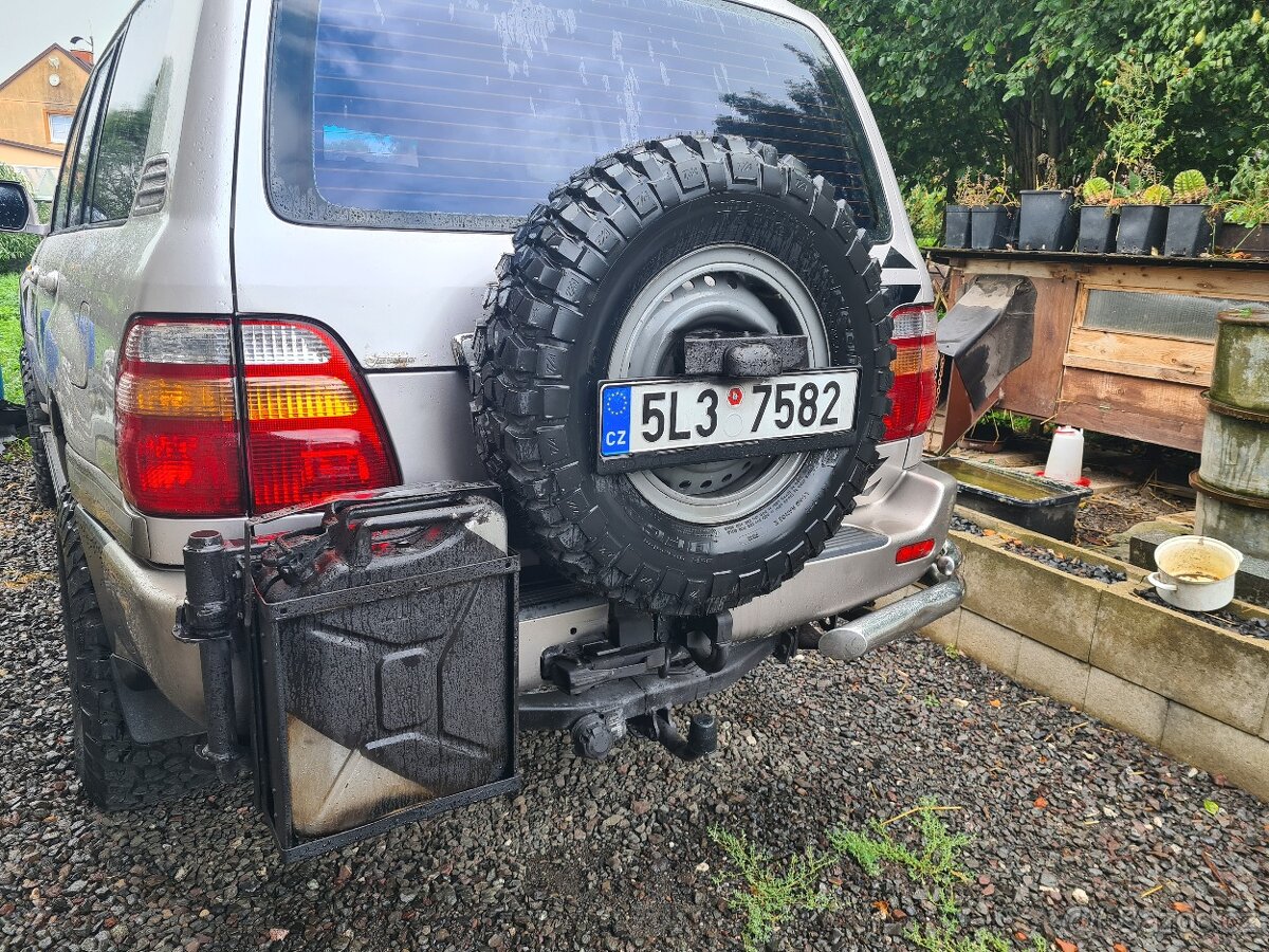 držák rezervy landcruiser 100 nebo 80.