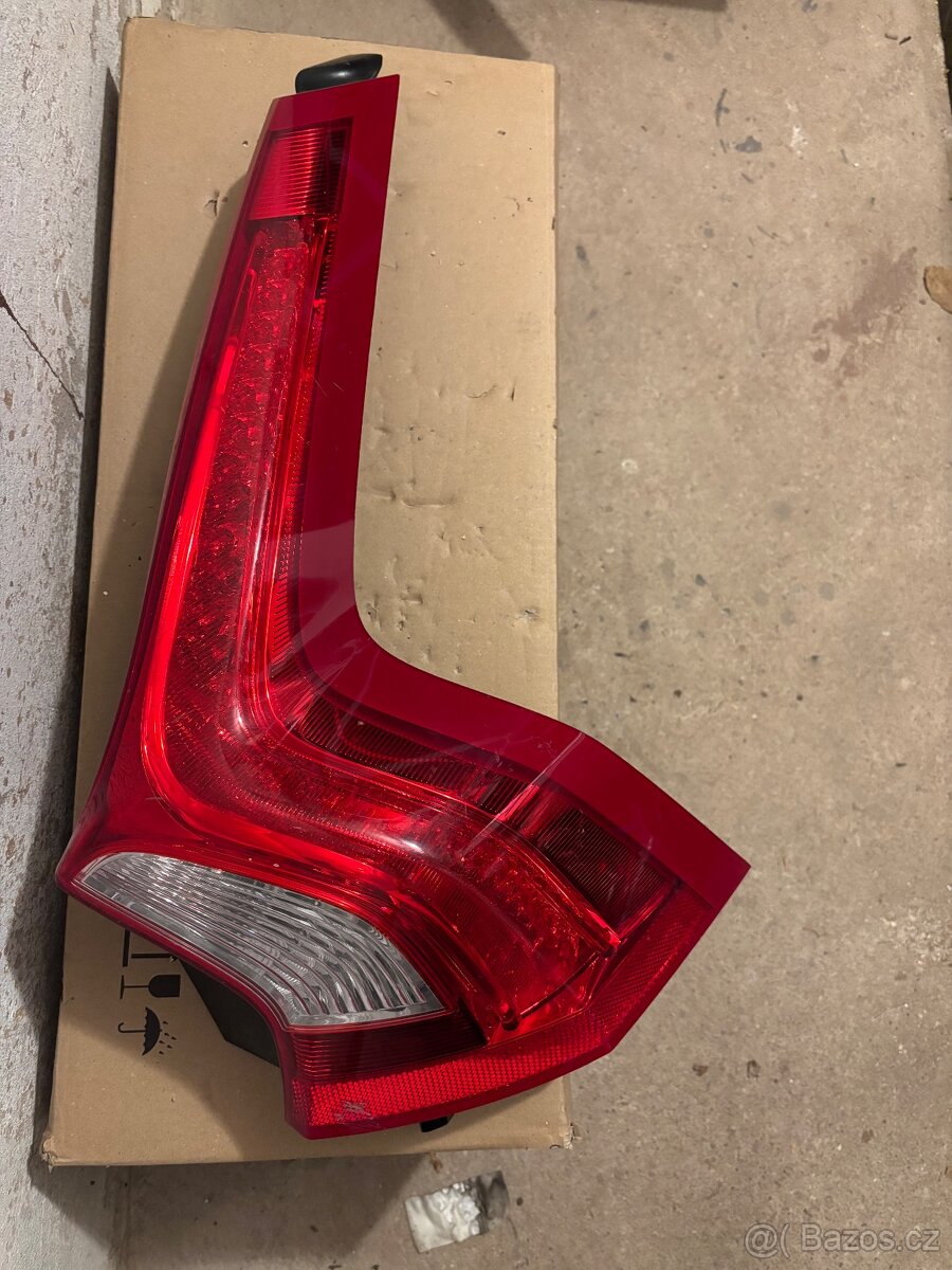 lampa Volvo V60