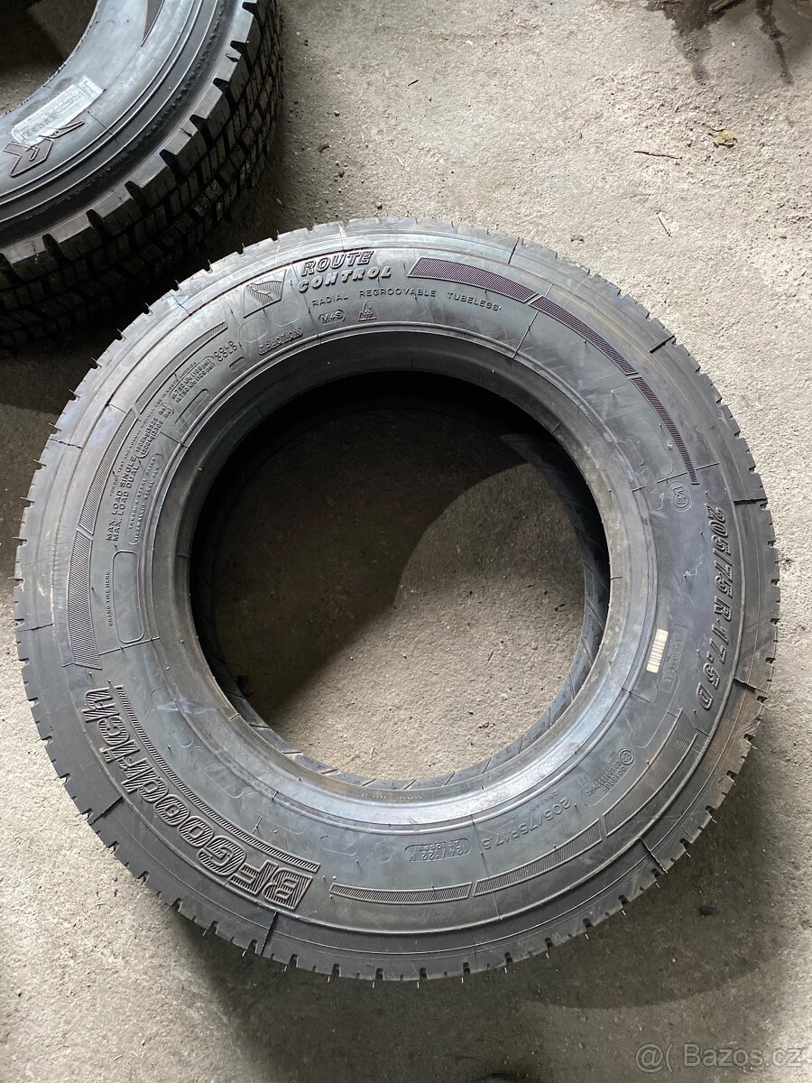 1x nova bf goodrich 205/75 R 17.5 D