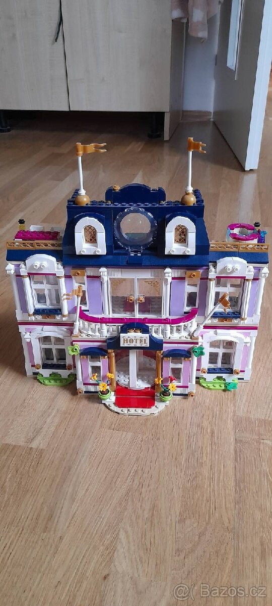 Lego Friends 41684 Hotel v městečku Heartlake