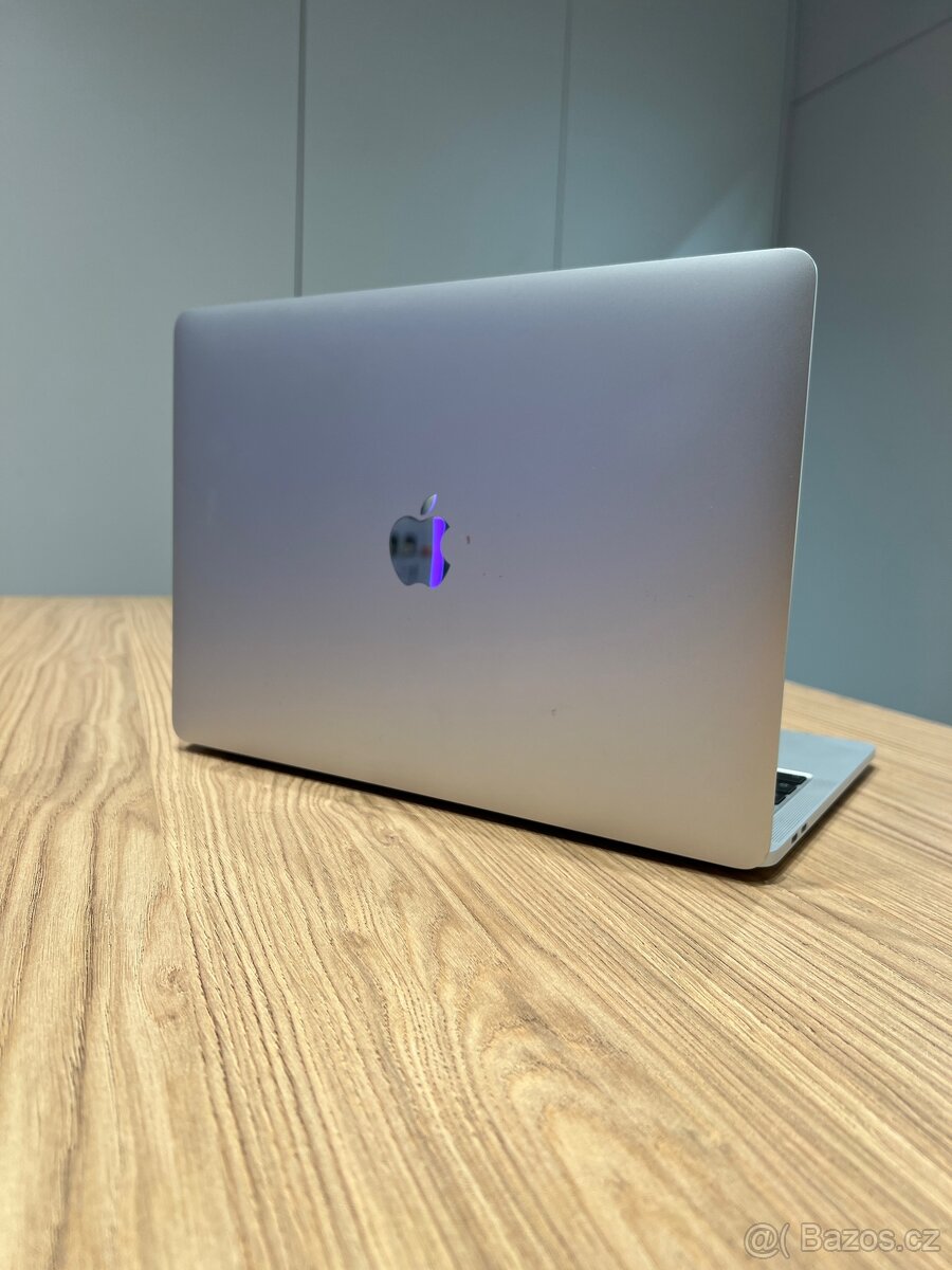 MacBook Pro 2020, i7, 16GB RAM, 512GB SSD, 2 roky záruka