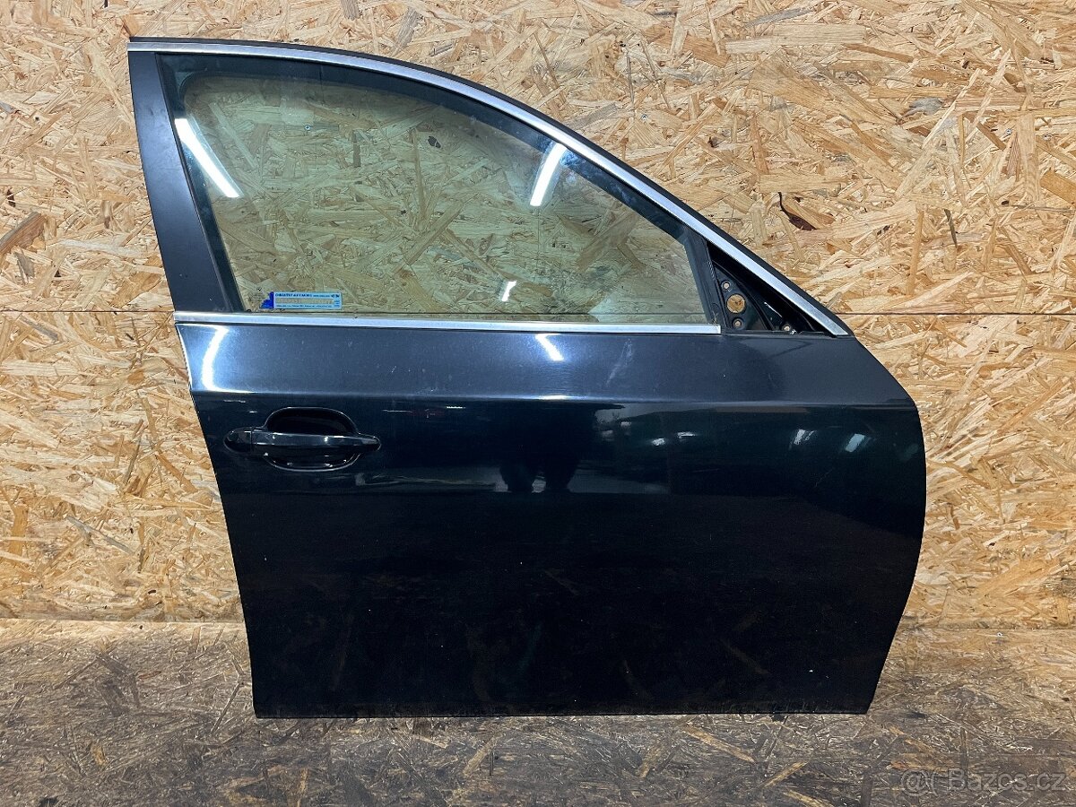 NASTROJENÉ PRAVÉ PŘEDNÍ DVEŘE BMW E60/61 Black Sapphire Met.