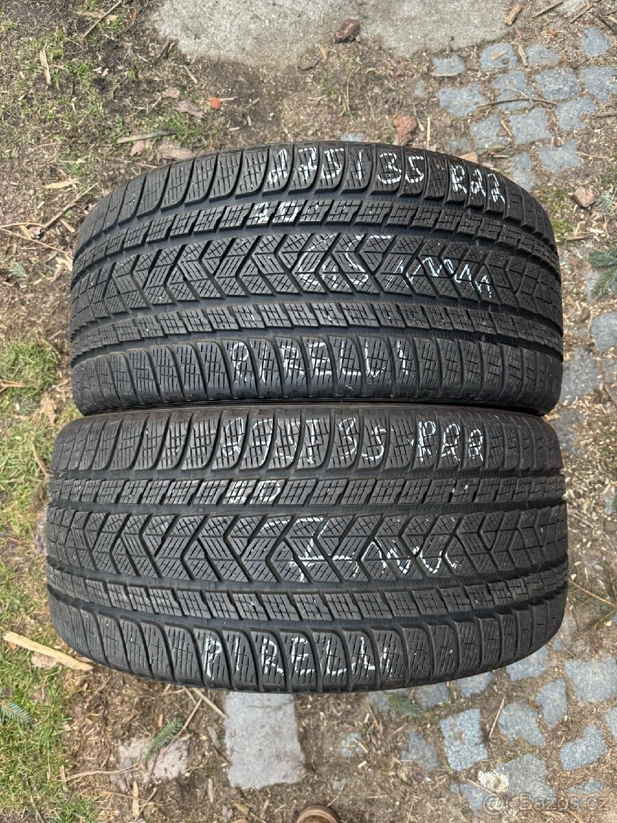 275/35 r22 Pirelli.