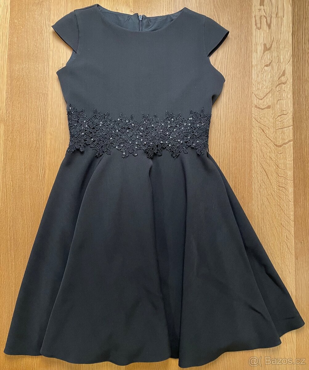 Elegantní černé šaty s krajkou