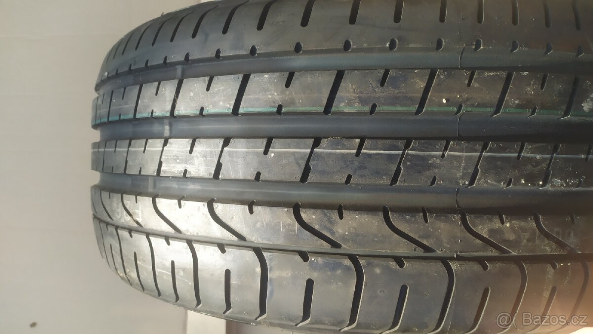 Pirelli P Zero 245/35R20