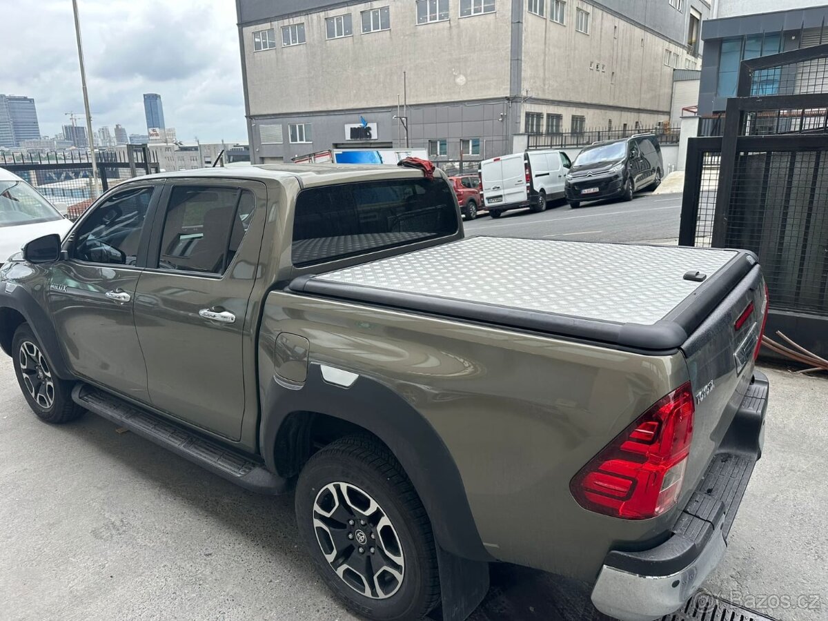 Toyota Hilux kryt korby