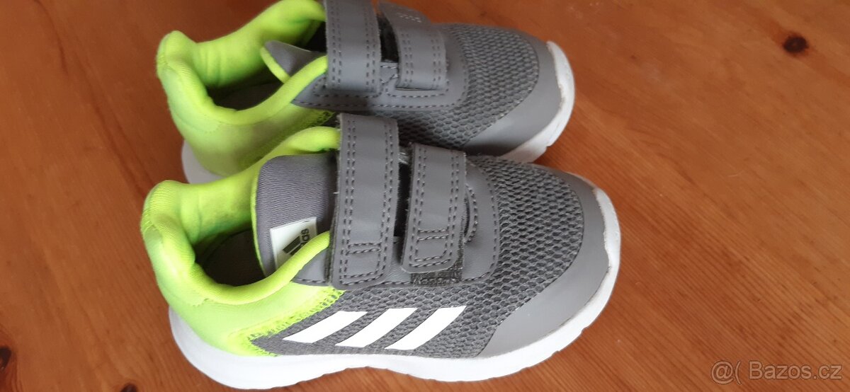 Adidas vel. 22