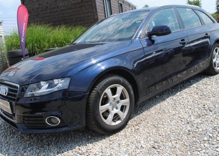 Audi A4 2,0 TDI NAVIGACE,KŮŽE,MANUÁL nafta manuál 105 kw