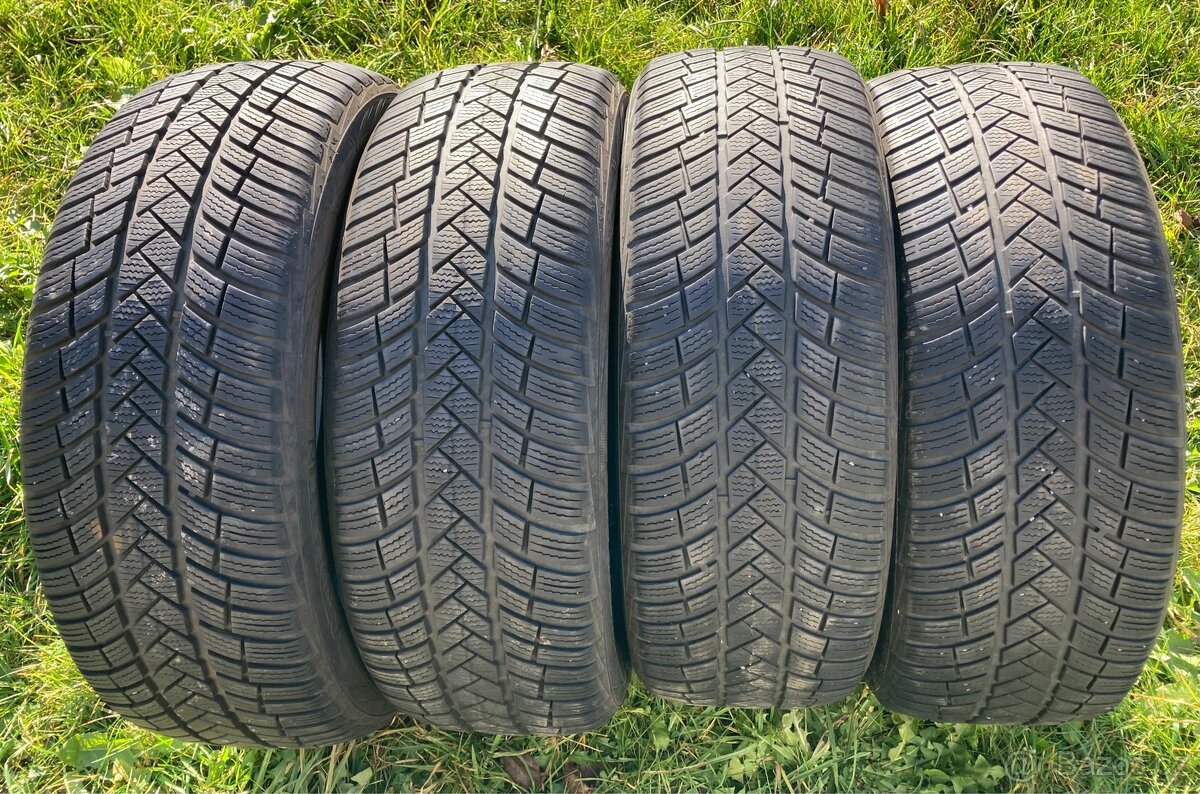 Zimní pneu Vredestein 215/55 R17 98V