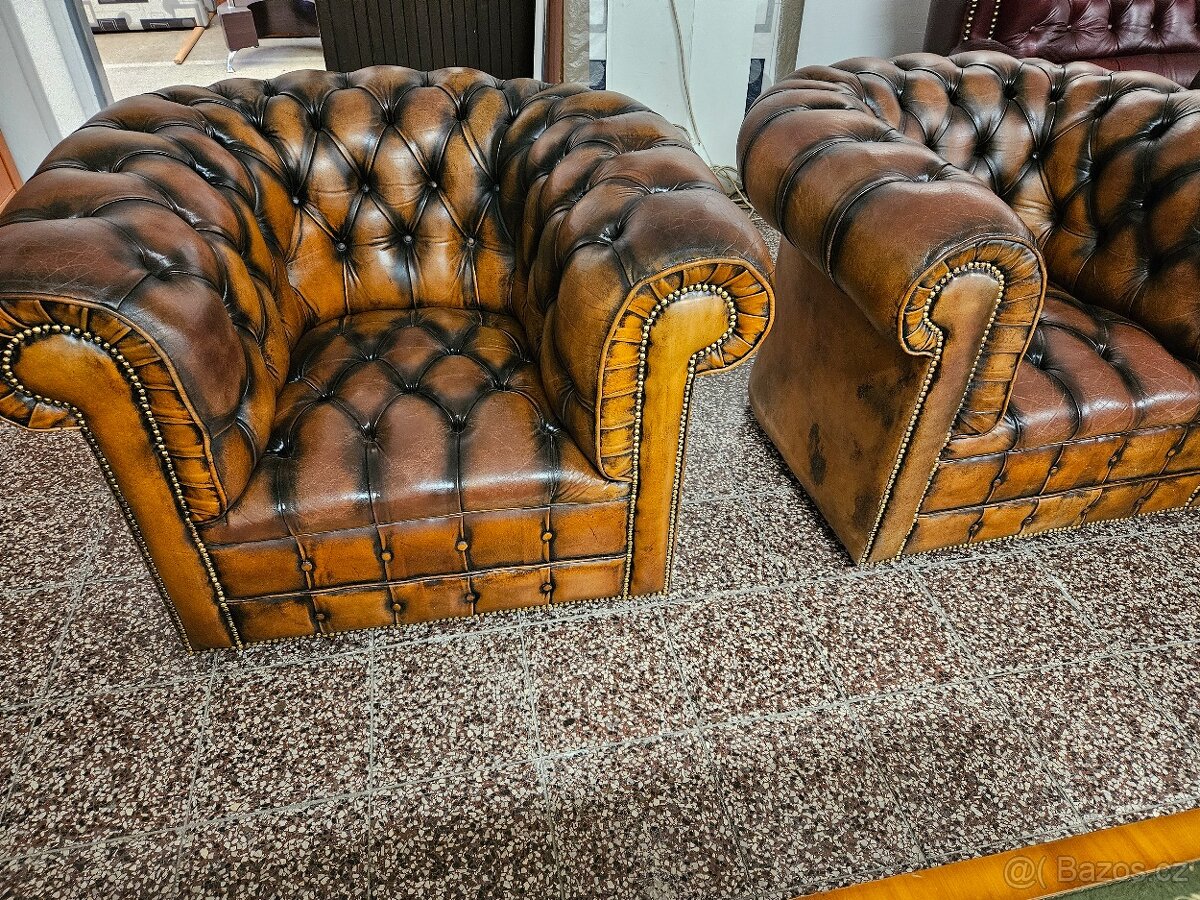 Chesterfield štýl,kožená 3+1+1+stolík,dvojf.hnedá western