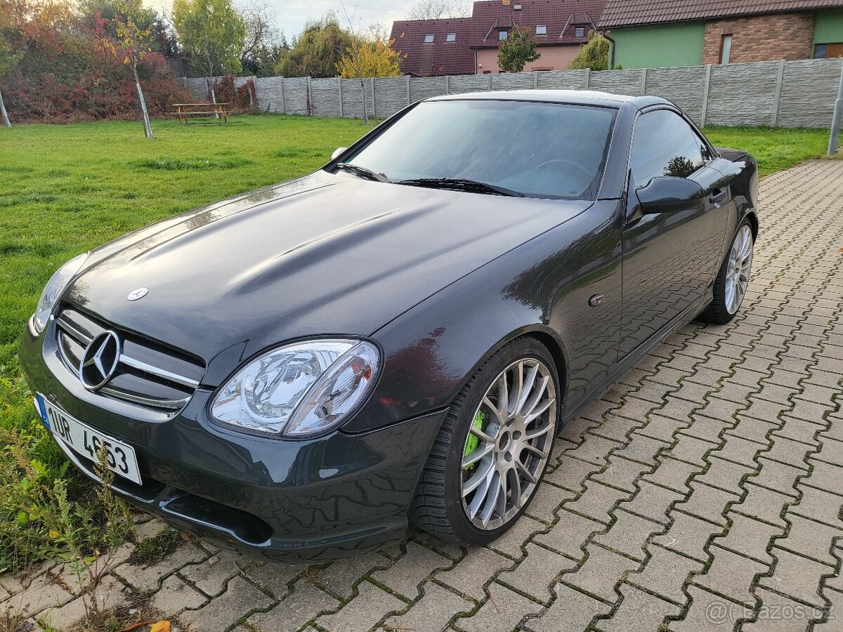 Kabrio s pevnou střecho Mercedes SLK 230 kompresor AMG paket