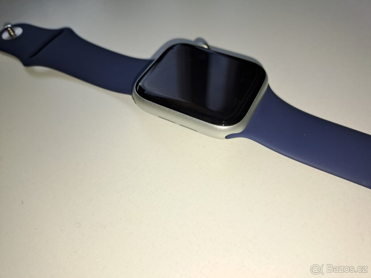 Nevyužitý dárek – Chytré hodinky Apple Watch SE 2024 GPS + C