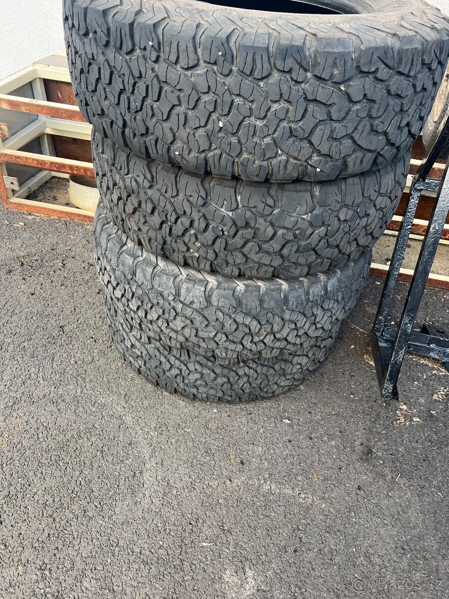 Pneu 235/75 R15