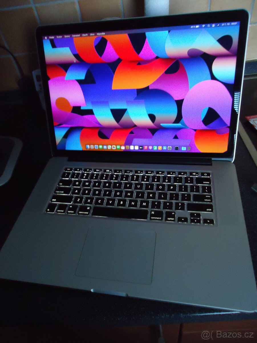 MacBook Pro 15, i7, 16GB, 256GB, mac os + Win10, TOP