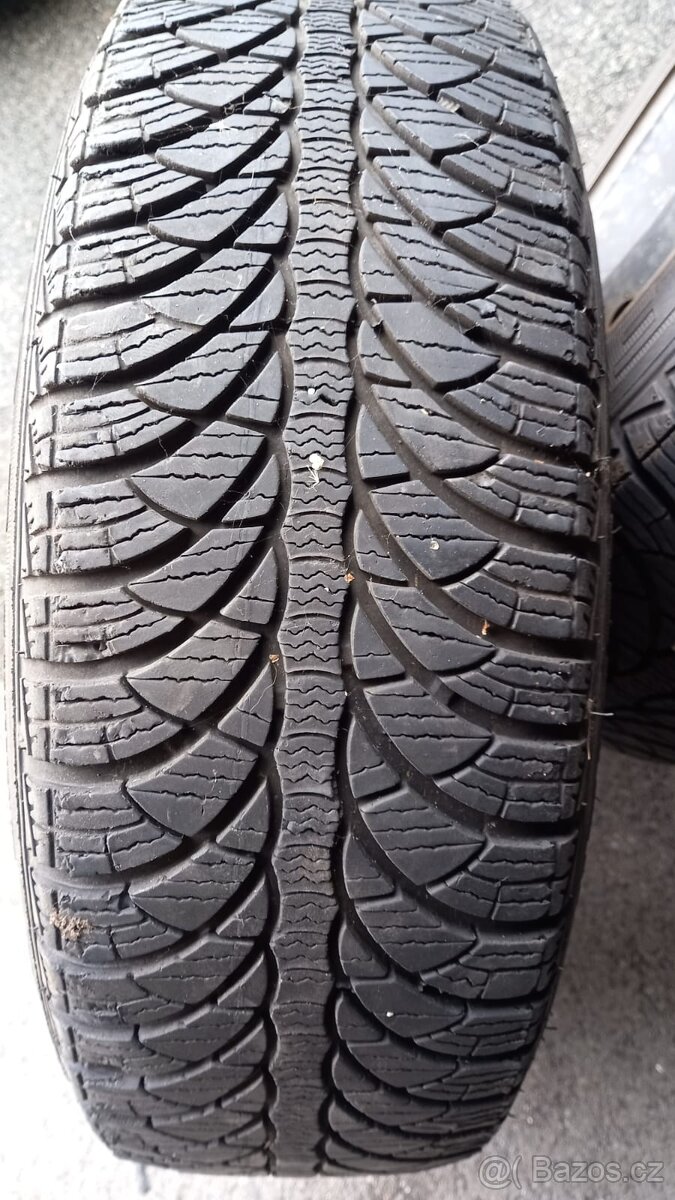 4x pneu s diskem 185/60 R15 Renault Clio 3