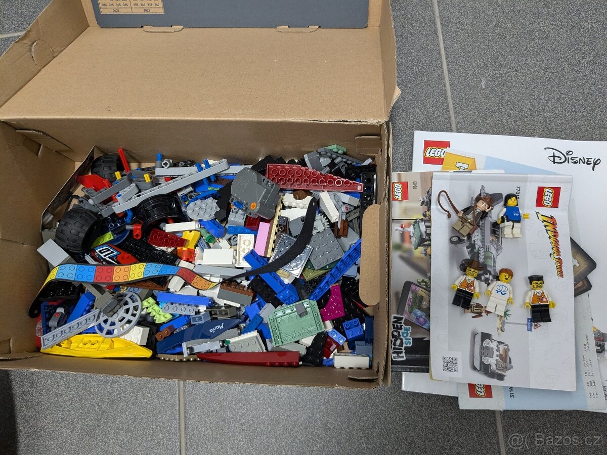 Lego mix, figurky a návody