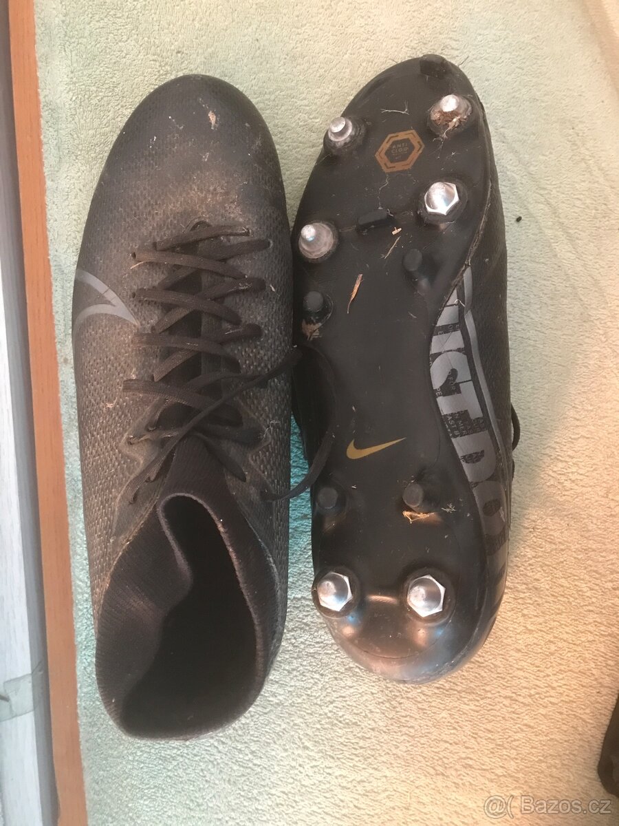 Polopravé Nike Mercurial kopačky