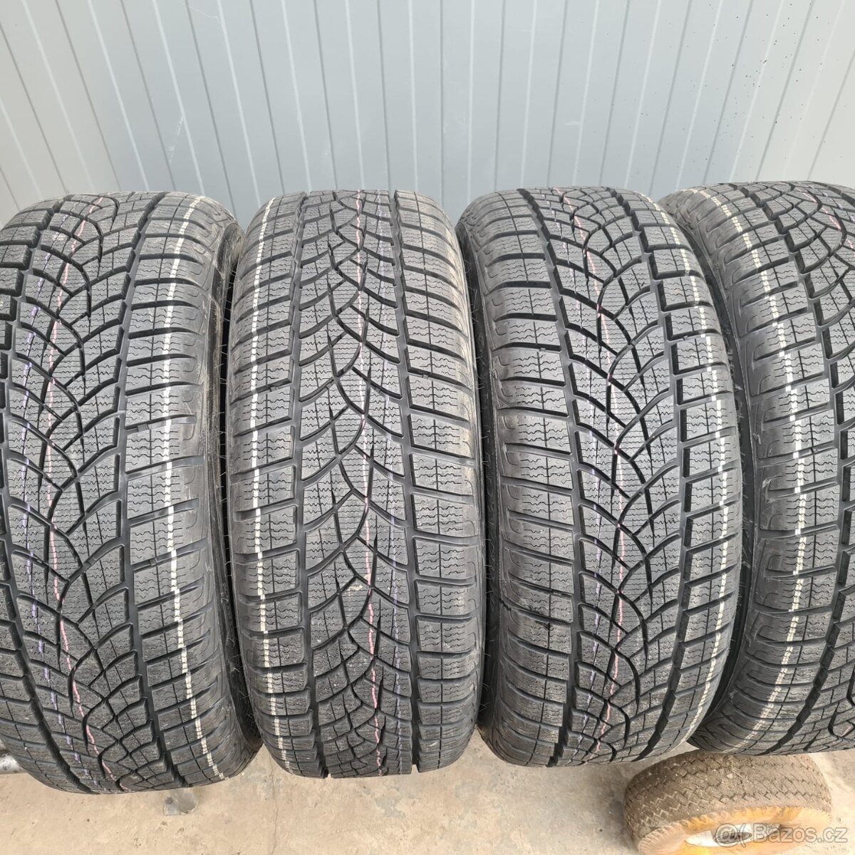 ZIMNÍ SADA KOL 6,5X16 S PNEU GOODYEAR 205/55/16