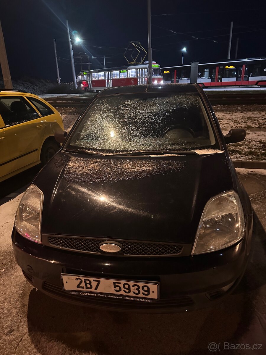 Prodám plne pojízdné auto  ford fiesta stk do 09.26 2004 rok