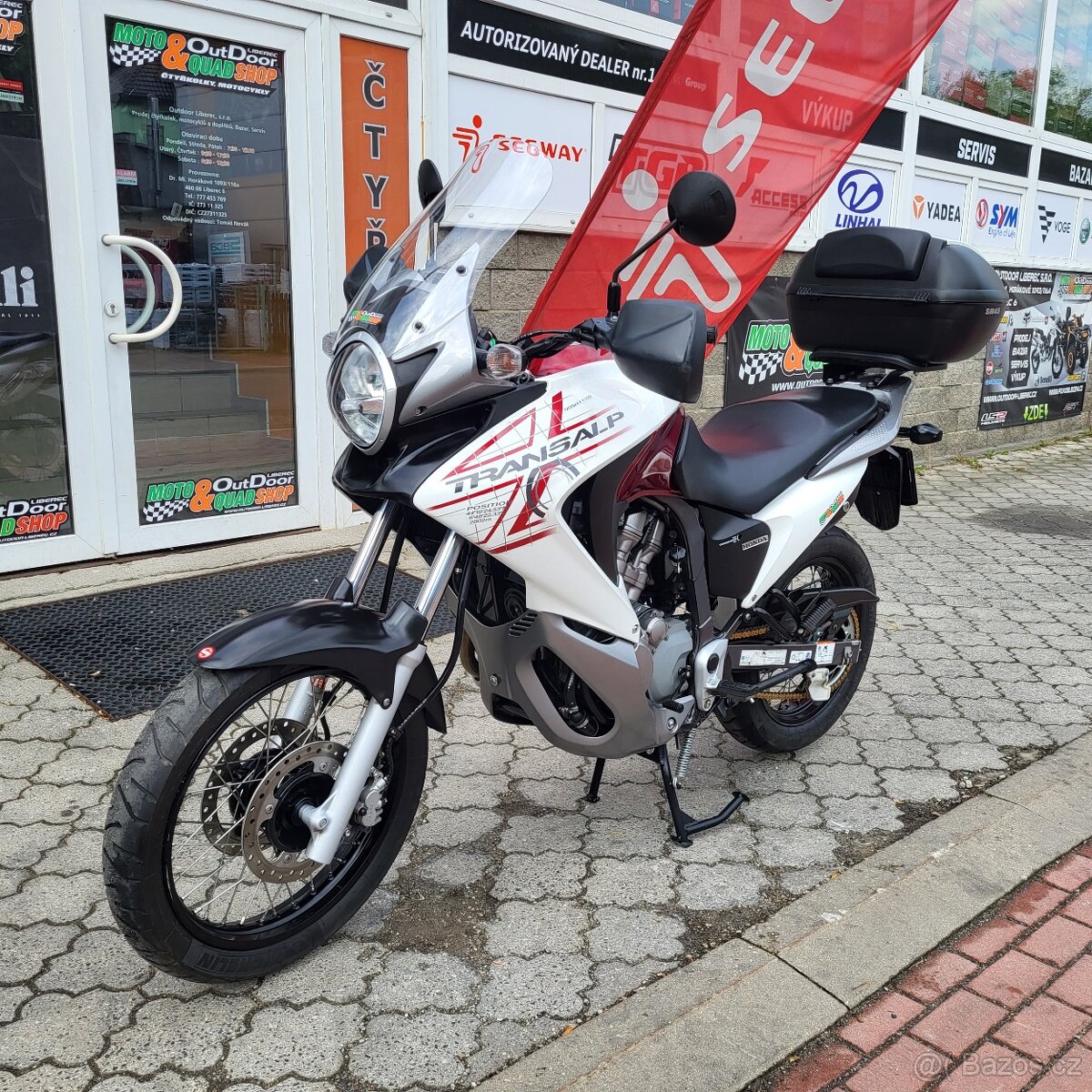 Honda XL 700 V Transalp, nové pneu, zadní kufr, řetěz 90%