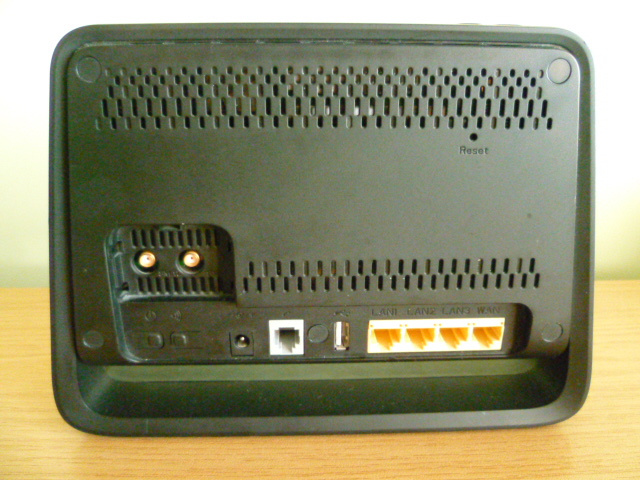 HUAWEI  Model B890-75 LTE Wireless Gateway včetně adapteru